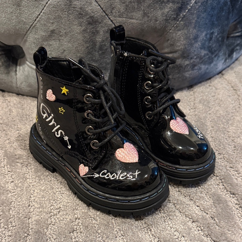 Black Girls' Boots with Pink Hearts